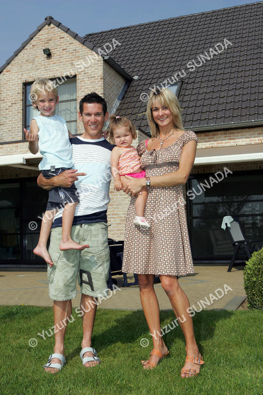 Family002p.jpg